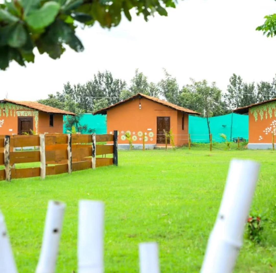 Dejavoo Hotel Gādigarpālya Bagian luar foto