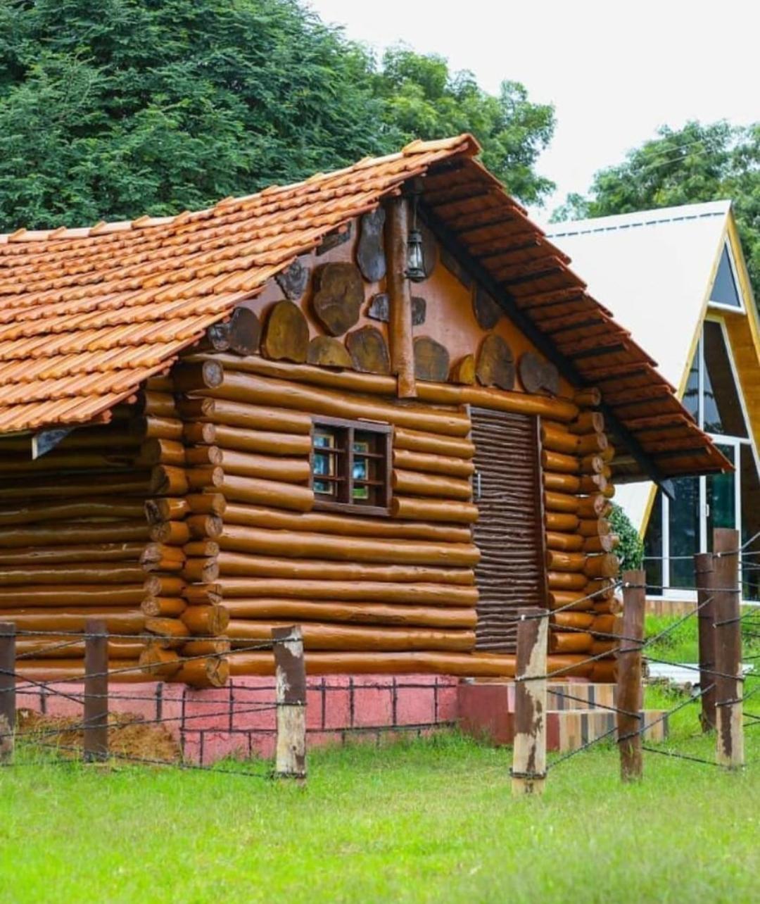 Dejavoo Hotel Gādigarpālya Bagian luar foto